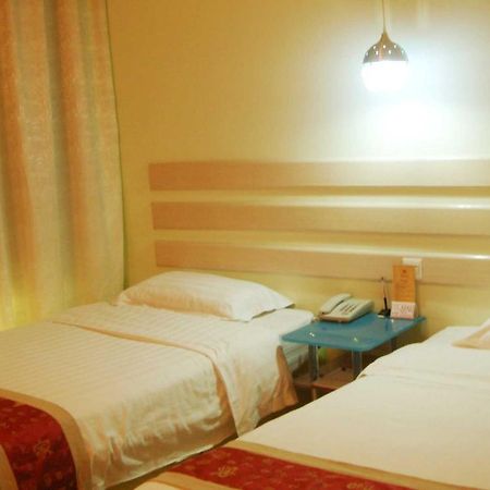 V8 Hotel - Train Station Guangzhou Room photo
